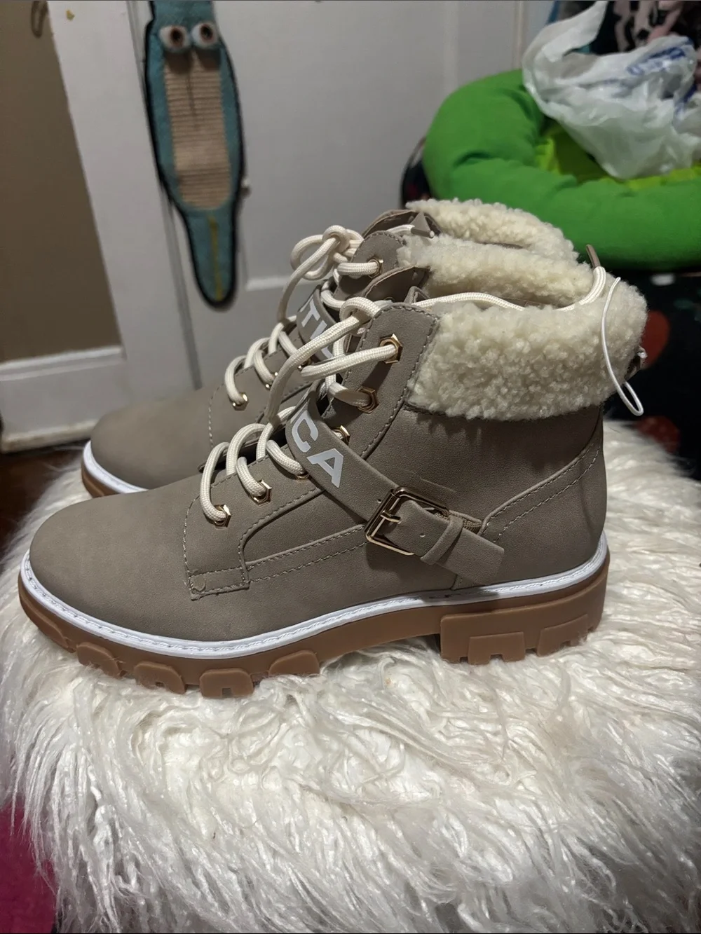 Nautica NWT Taupe Sherpa-Trim Lace-Up Boots